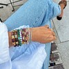Pulseira Escrava Bakelite 3 Pedras Castanha em uso