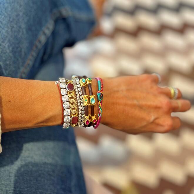 Pulseira Couro Estrela em uso